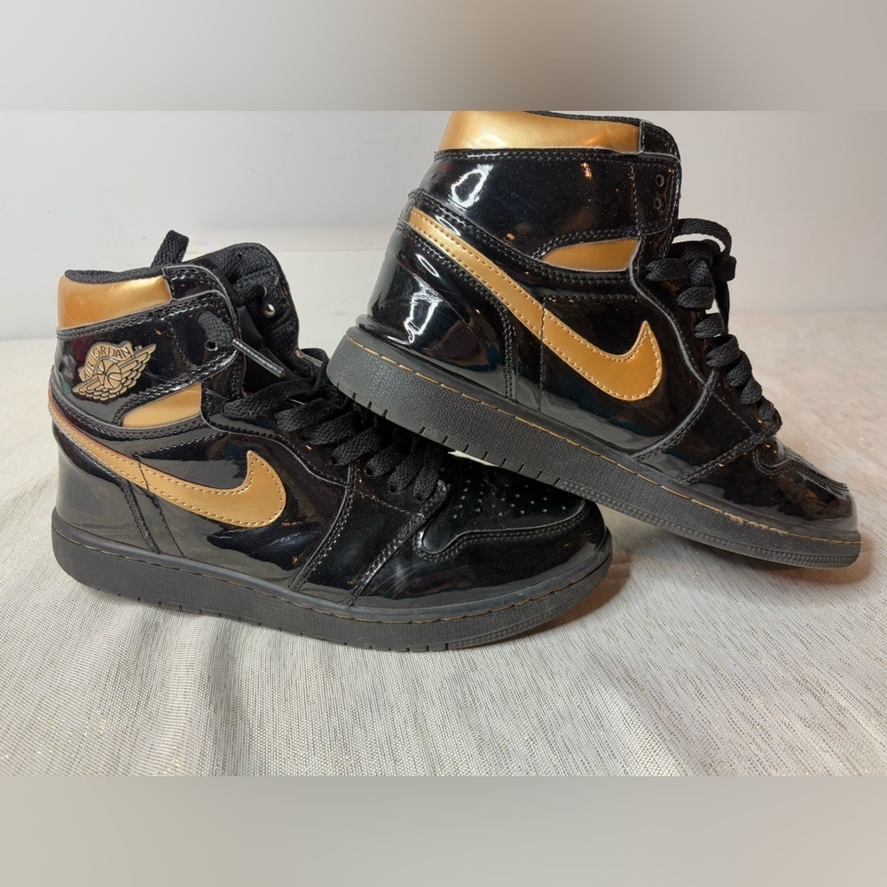 Nike Air Jordan 1 Retro High Black Metallic Gold OG  Size US 7